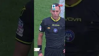 Bonazzoli segna da calcio di rigore il gol del vantaggio della Cremonese contro il Lecce